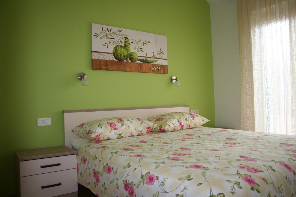 Tone & Marta Apartments Rogoznica  Exterior photo